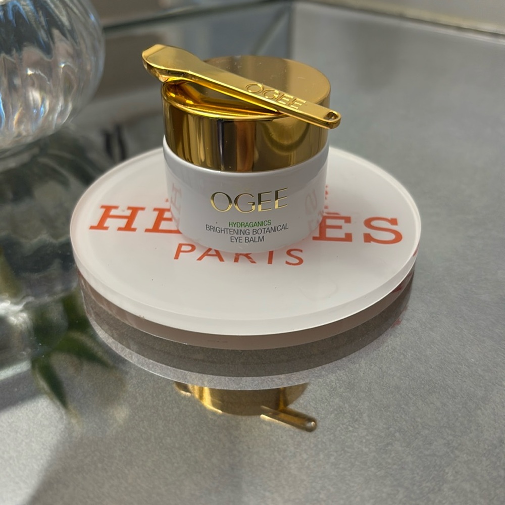 OGEE Brightening Botanical Eye Balm

Used lightly with eye wand 4 times